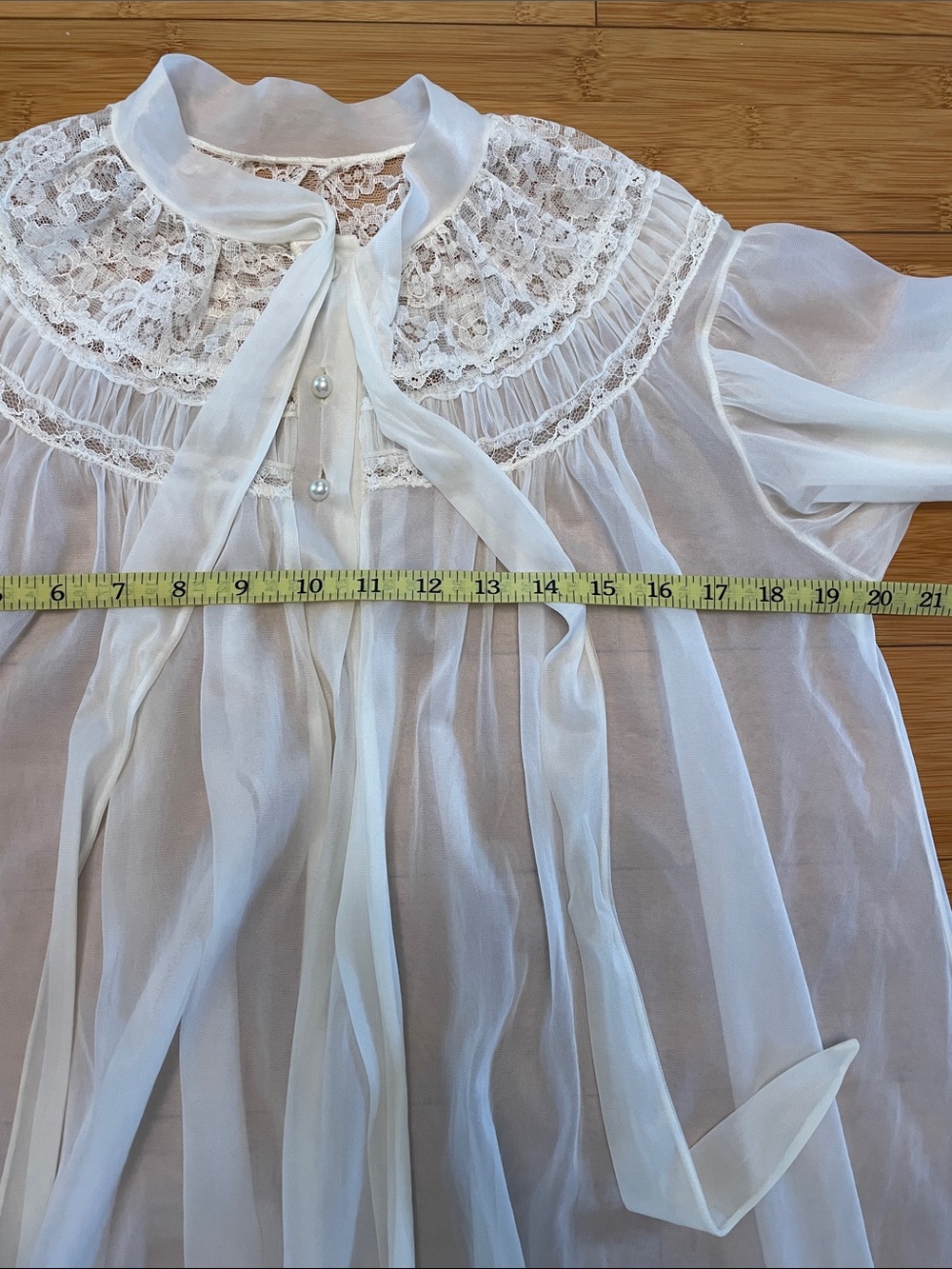Nylon Peignoir Medium Lace 3/4 Sleeve Smocked Lace Semi Sheer Off White Robe VTG - Picture 3 of 9